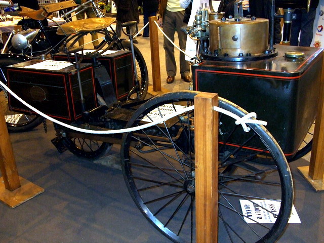 tricycle a vapeur 1888.jpg