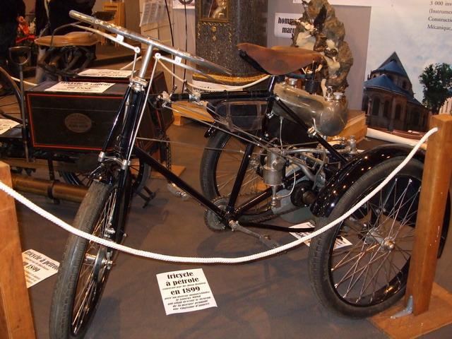 tricycle petrole 1899.jpg